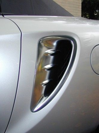 Chrome air-intake garnish(!)